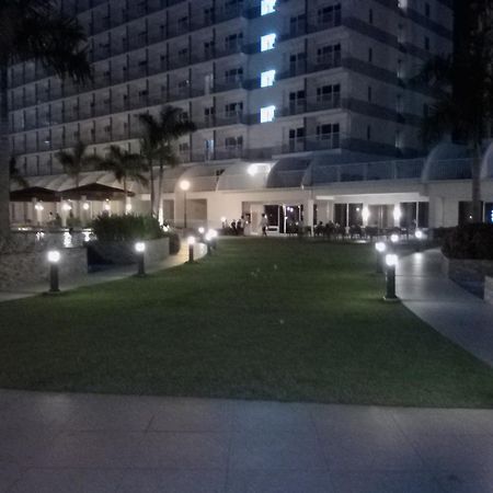 Condo At Shell Residences Манила Екстериор снимка